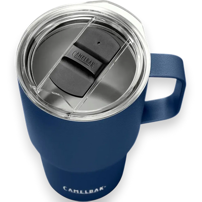 Caneca Alta Horizon Camelbak 700ml azul com isolamento térmico para 7h quente e 15h frio, visão superior com tampa vedada.
