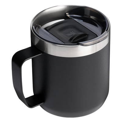 Caneca Camp Mug Stanley 350 ml Matte Black, vista frontal com tampa fechada, foto 2 de 11