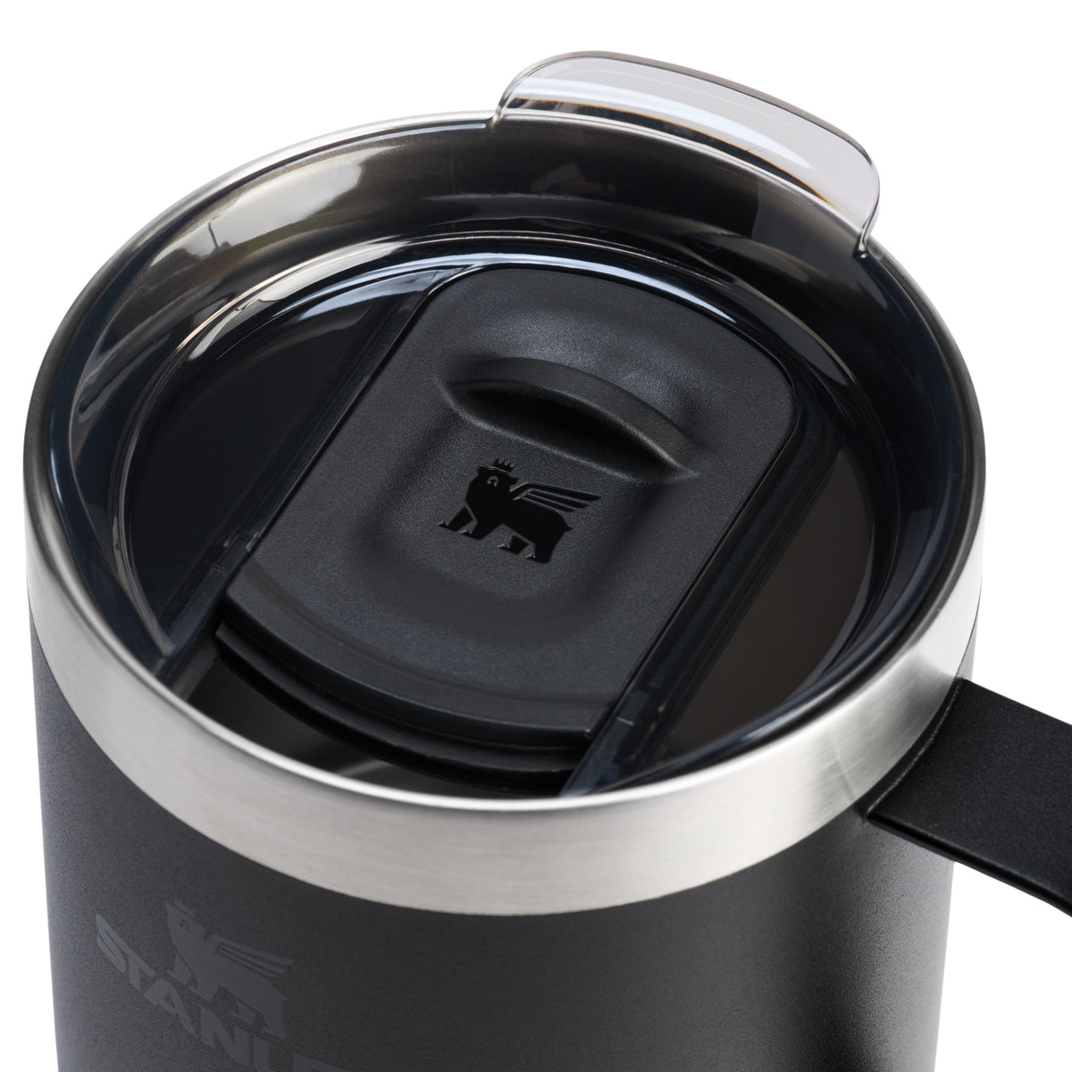 Caneca Camp Mug Stanley 350 ml Matte Black, vista de cima com tampa fechada
