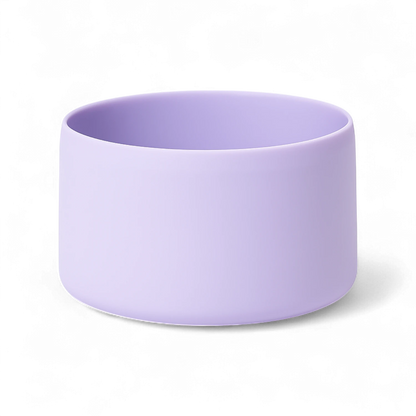Protetor de Silicone M - by empório em cor lilás, ideal para copos e garrafas de 350 ml a 750 ml, reduz ruídos e evita marcas.