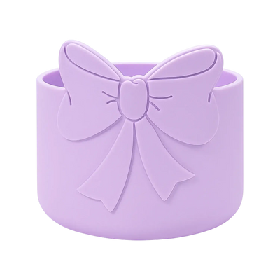 Capa de Silicone Médio - Variados 3D com desenho de laço roxo para copos e garrafas, proteção e estilo no dia a dia.