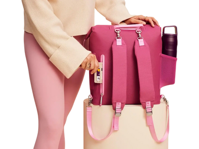 Mochila Térmica Madeleine Stanley | 14L rosa com design ergonômico, ideal para manter alimentos frios por até 24 horas durante passeios.