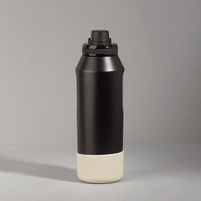 Capa Vyta PACCO 1200ml elegante em silicone ecológico para proteção de garrafa.