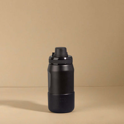 Capa vyta PACCO 350ml em silicone sustentável, projetada para proteger e personalizar garrafas, exibida em fundo simples.