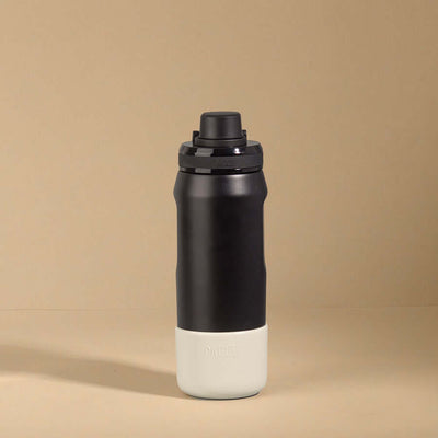 Capa Vyta PACCO 500ml em silicone sustentável, garrafa com proteção antiderrapante para evitar arranhões e amassados.