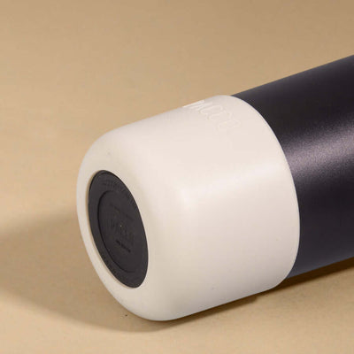 Garrafa com Capa Vyta PACCO 500ml em silicone, oferecendo proteção e estilo.