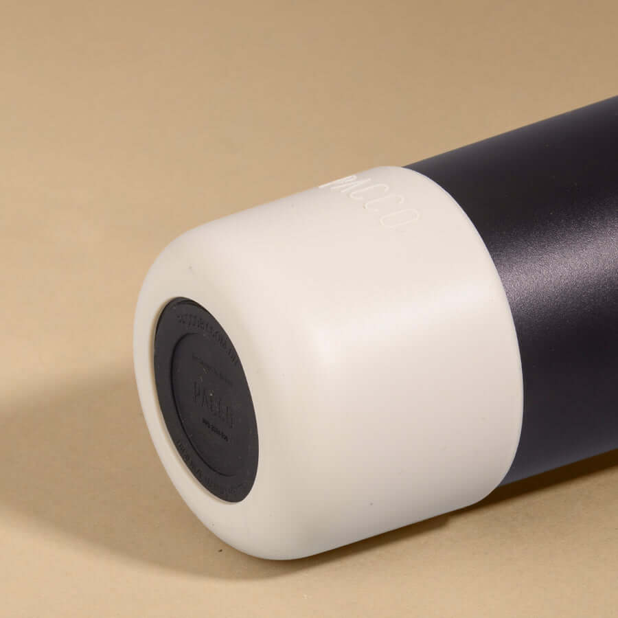 Garrafa com Capa Vyta PACCO 500ml em silicone, oferecendo proteção e estilo.