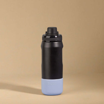 Capa Vyta PACCO 500ml garantindo estilo e proteção. Feita de silicone sustentável, antiderrapante e ajustável para sua garrafa.