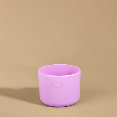 Capa Vyta PACCO 500ml rosa em silicone sustentável para proteção e estilo da garrafa, com textura antiderrapante.