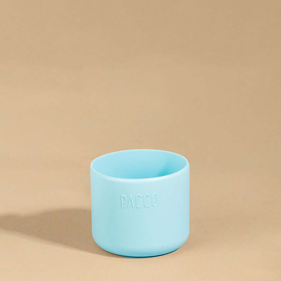 Capa Vyta PACCO 500ml azul em silicone sustentável, proteção para garrafas contra riscos e impactos, design sofisticado.