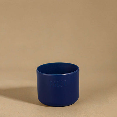 Capa Vyta PACCO 650ml em silicone azul para proteção de garrafas, oferecendo estilo e responsabilidade ambiental.