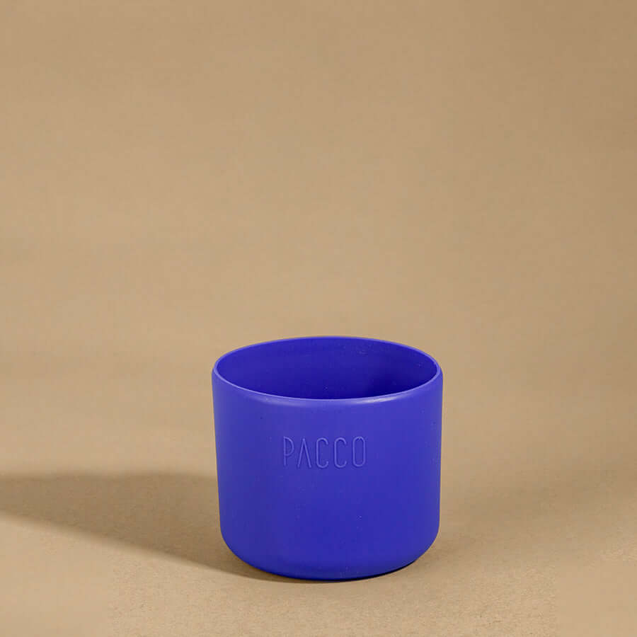 Capa Vyta PACCO 650ml em silicone roxo para proteção de garrafas, sustentável e estilosa.