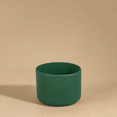 Capa Vyta PACCO 650ml em silicone verde, proteção sustentável e elegante para garrafas. Acessório prático e estiloso.