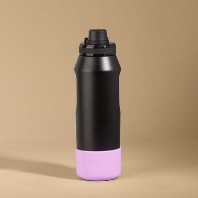 Capa Vyta PACCO 950ml em silicone, proteção e estilo para sua garrafa com design sofisticado e acabamento premium.