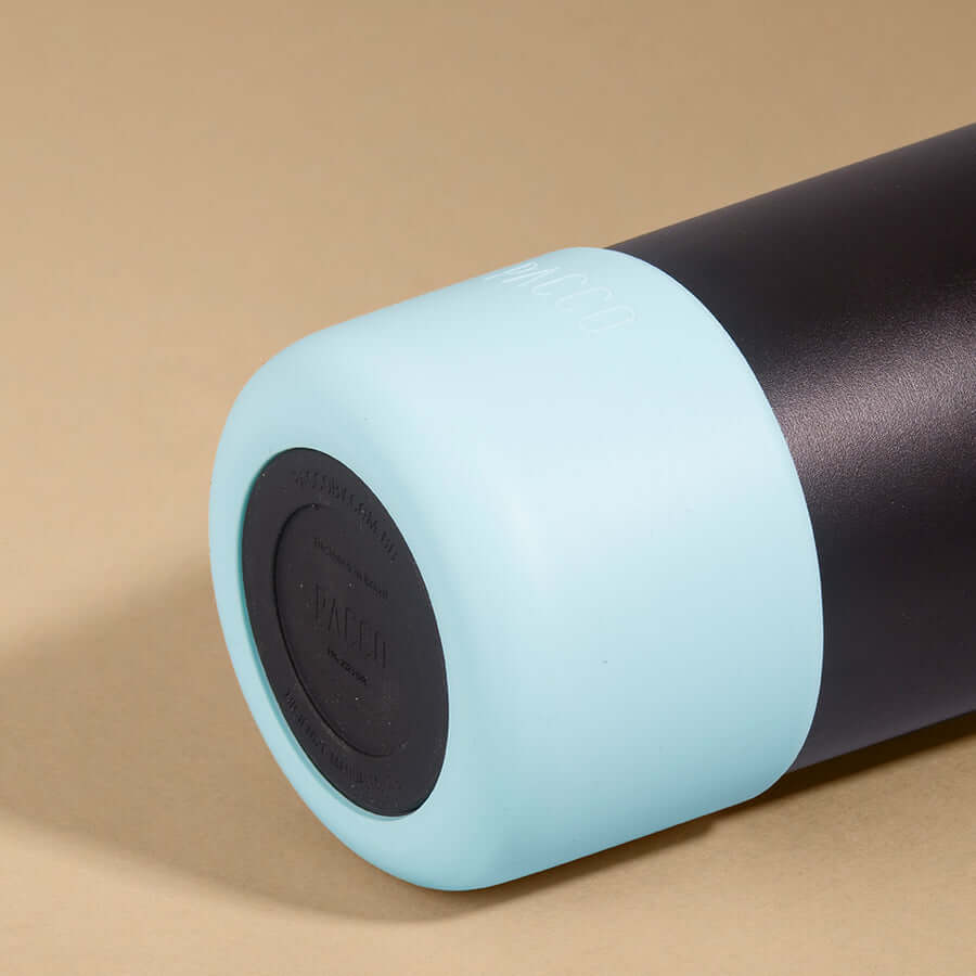 Capa Vyta PACCO 950ml em silicone sustentável, protegend...
