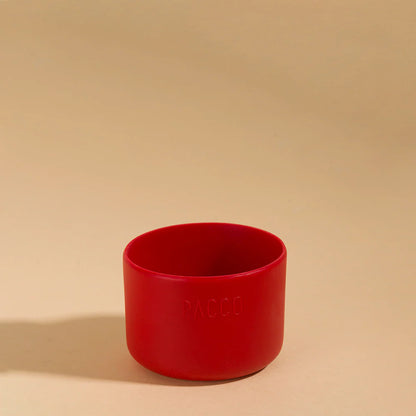 Capa Vyta PACCO 1200ml em vermelho sobre fundo bege, ideal para proteção e estilo.