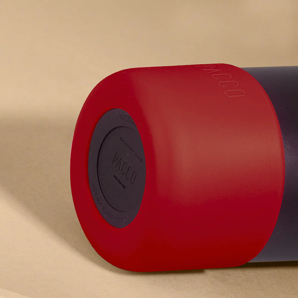 Capa Vyta PACCO 1200ml, garrafa destacada contra um fundo bege claro.