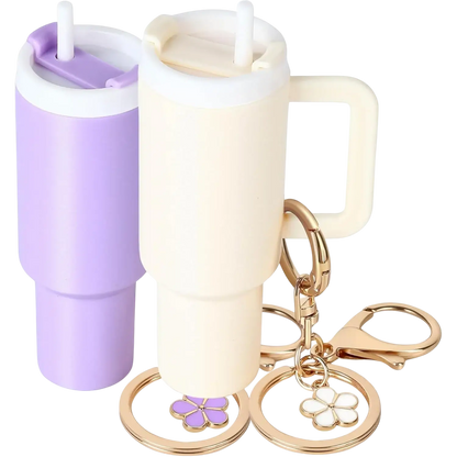 Chaveiro Copo Stanley Quencher em cores exclusivas, com design Quencher icônico, disponível para coleção ou combinação.