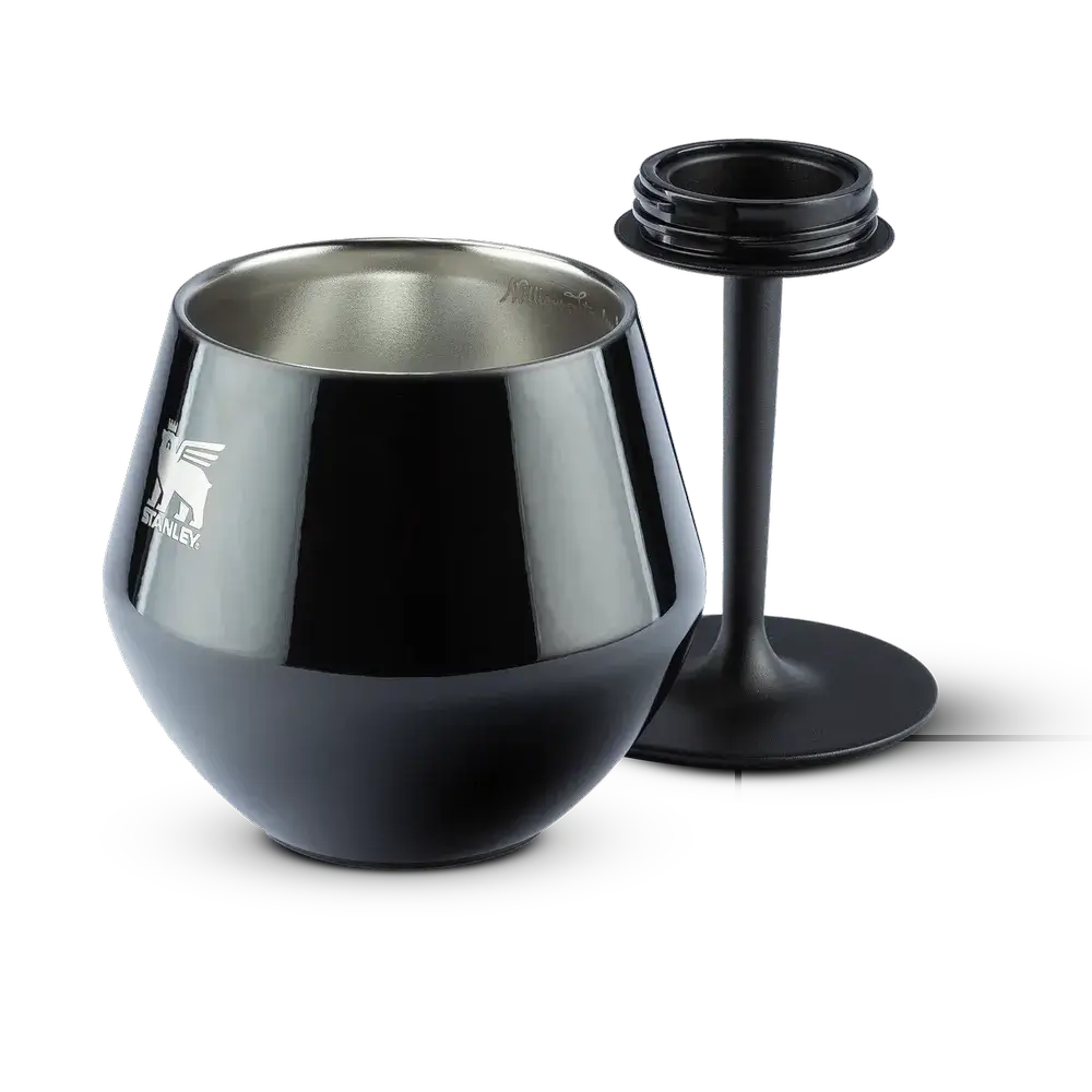 Taça Térmica Cocktail Glass Stanley 414ml com design elegante em preto, ideal para drinques sofisticados com isolamento térmico eficiente.