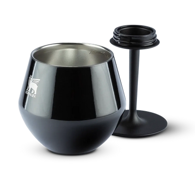 Taça Térmica Cocktail Glass Stanley 414ml com isolamento térmico e design sofisticado, ideal para drinks e coquetéis elegantes.