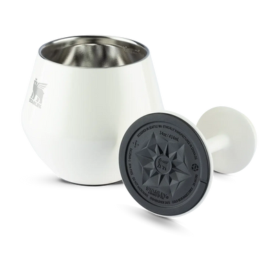 Taça Térmica Cocktail Glass Stanley 414ml em design sofisticado, ideal para drinks, com isolamento térmico a vácuo.