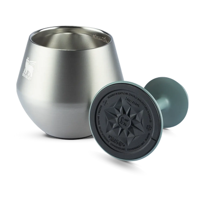 Taça Térmica Cocktail Glass Stanley 414ml de aço inox com design sofisticado, ideal para manter bebidas frias por até 10 horas.