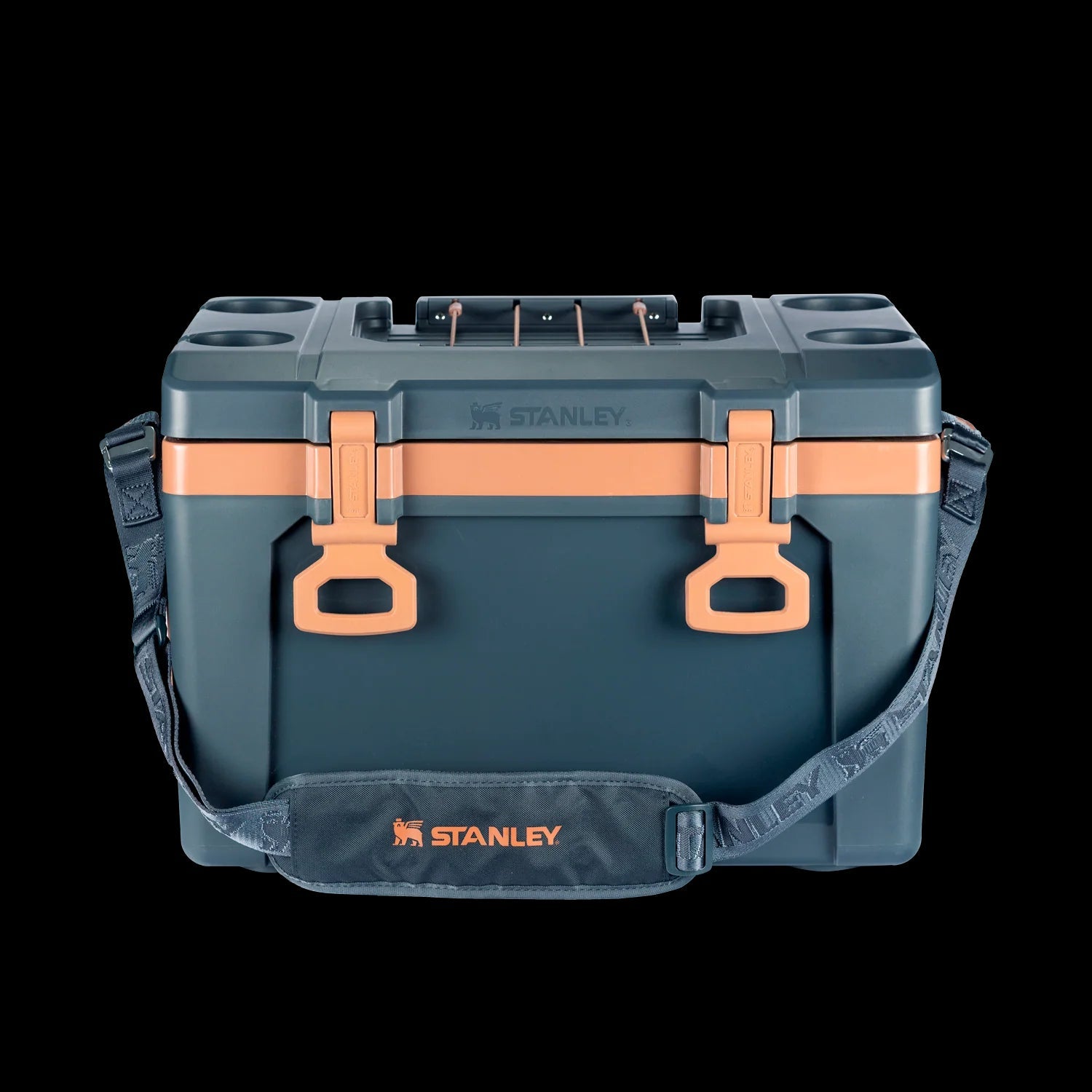 Cooler Térmico Stanley 23.7L com alça removível e isolamento de espuma para manter alimentos e bebidas gelados, ideal para aventuras.
