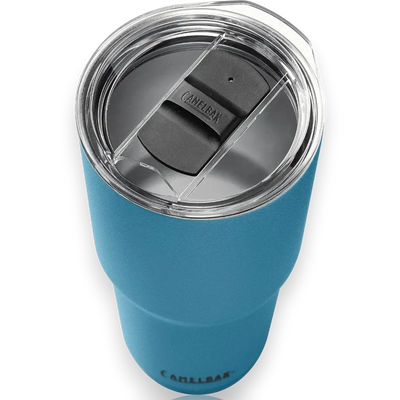 Copo Horizon Camelbak 850ml azul com isolamento térmico de parede dupla, mantém bebidas quentes por 8h e frias por 16h.