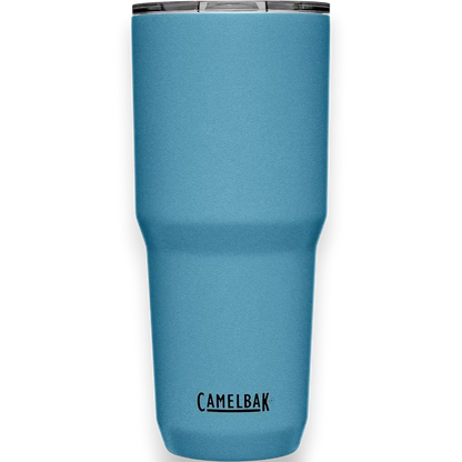 Copo Horizon Camelbak 850ml azul com isolamento térmico para bebidas quentes por 8h e frias por 16h. Design prático para movimento diário.