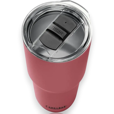 Copo Horizon Camelbak 850ml rosa, isolamento térmico a vácuo, mantém bebidas quentes por 8h e frias por 16h, ideal para o dia a dia.