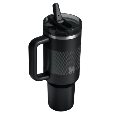 Copo Quencher Protour Stanley | 1,18L com deisgn moderno e tampa Flip Straw para hidratação prática e desempenho térmico eficiente.