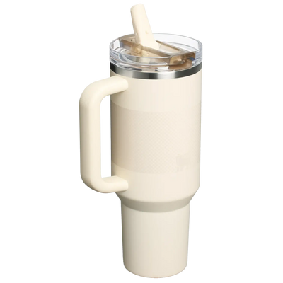 Copo Quencher Protour Stanley | 1,18L com tecnologia de vedação e canudo embutido, ideal para trabalho, treino e viagens. Design moderno.