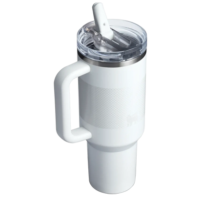 Copo Quencher Protour Stanley | 1,18L branco com tampa Flip Straw ProTour para hidratação eficaz e design moderno.