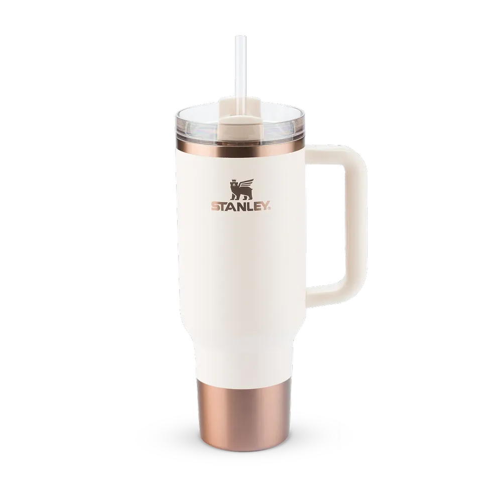 Copo Quencher Stanley 1,18L com alça ergonômica e tampa FlowState para hidratação prática e estilosa.