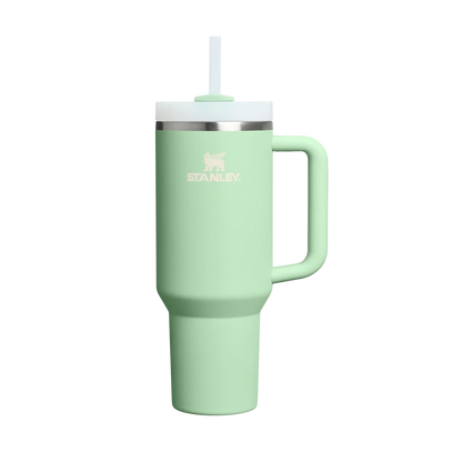 Copo Quencher Stanley 1,18L verde com alça e tampa FlowState, ideal para hidratação no dia a dia.