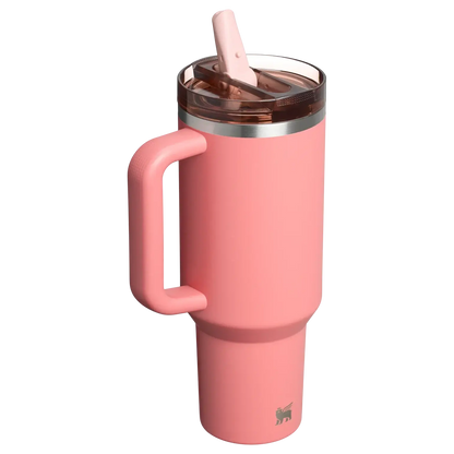 Copo Quencher Protour Stanley | 1,18L em rosa com tecnologia Flip Straw e isolamento térmico, ideal para hidratação diária.