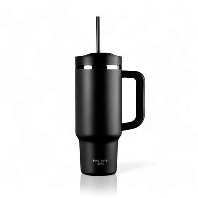 Copo Térmico King Faster 800 ml preto com alça e canudo, ideal para bebidas quentes ou frias, com design moderno e isolamento eficiente.
