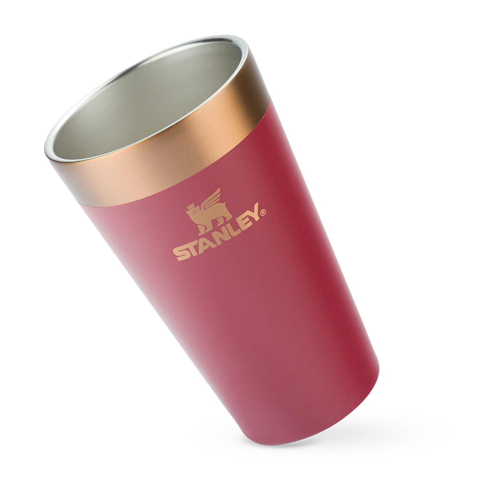 Copo Térmico de Cerveja Stanley - 473ml em vermelho, com design moderno e isolamento eficiente para manter bebidas geladas.