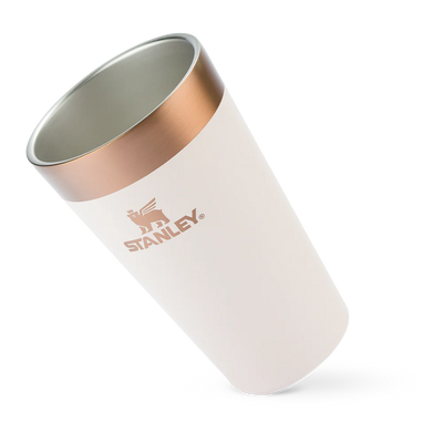 Copo Térmico de Cerveja Stanley - 473ml, isolamento a vácuo, mantém bebida gelada até 4 horas, design sem condensação.