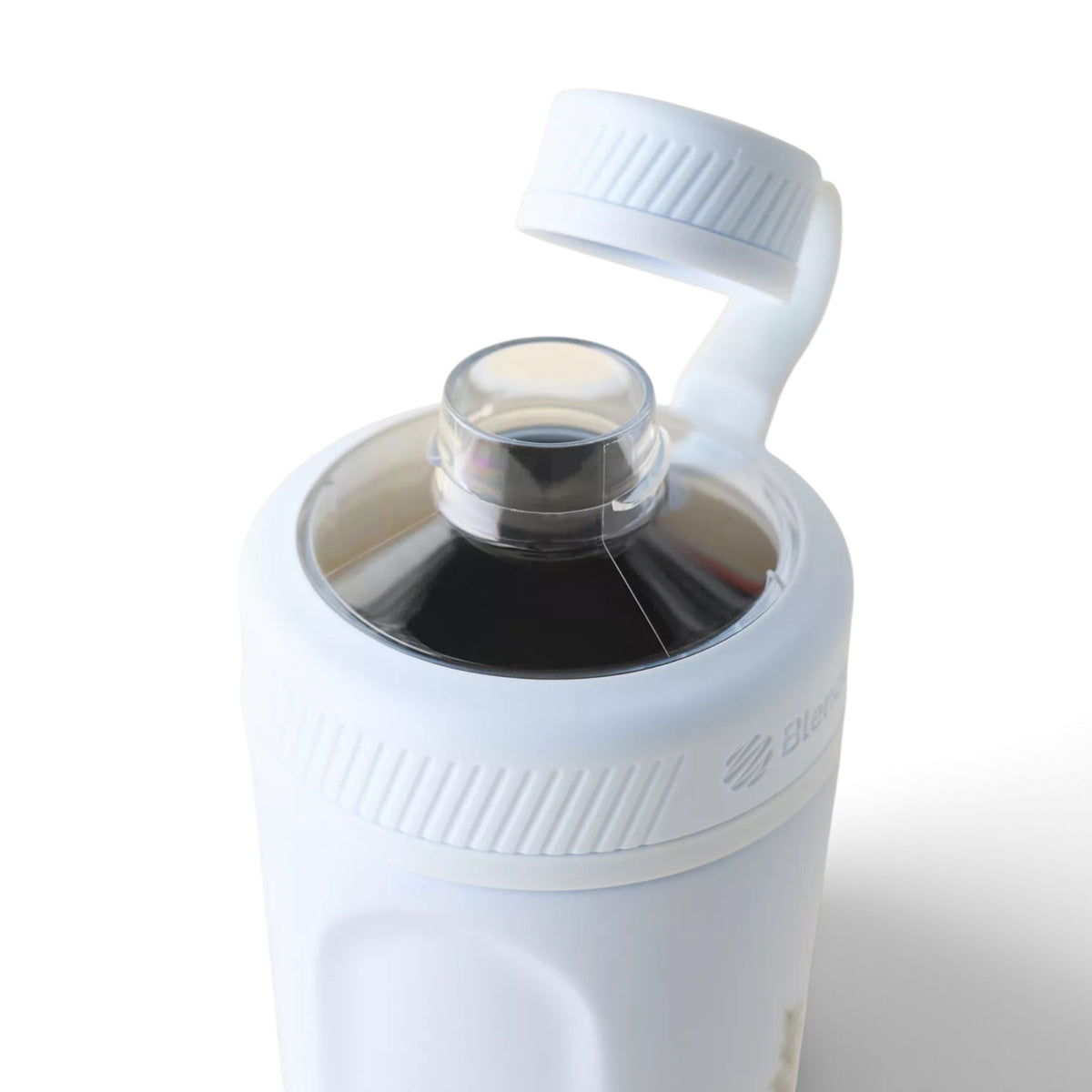 Coqueteleira Blender Bottle Radian 770 ml Azul Artico, com a tampa aberta