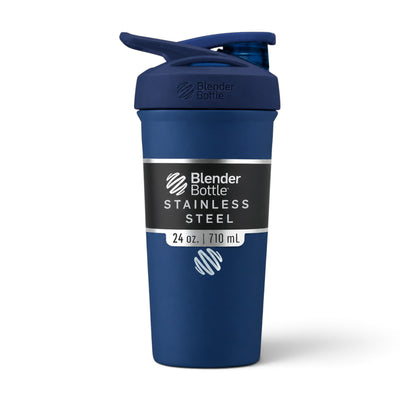 Coqueteleira Blender Bottle Strada 710 ml Azul Marinho, vista frontal com tampa fechada