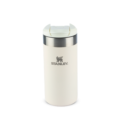 Garrafa Térmica Aerolight Transit | 354ml Stanley em cor clara com isolamento térmico de parede dupla para uso diário e aventuras.