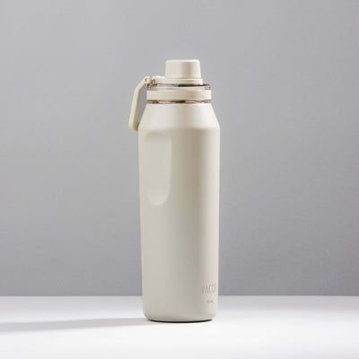 Garrafa Térmica PACCO Vyta 950ml em aço inoxidável para bebidas quentes e frias, destacando sofisticação e desempenho térmico.