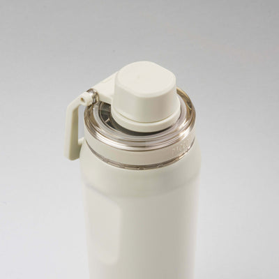 Garrafa Térmica PACCO Vyta 500ml em aço inox, tampa detalhada. Elegância e desempenho térmico para bebidas quentes e frias.
