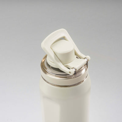 Tampa da Garrafa Térmica PACCO Vyta 650ml em aço inox com design elegante e mecanismo de abertura prático, foto em fundo cinza.