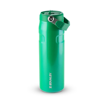 Garrafa Térmica Aerolight Flip Straw Stanley 710ml verde com tampa prática, ideal para manter bebidas na temperatura desejada por horas.