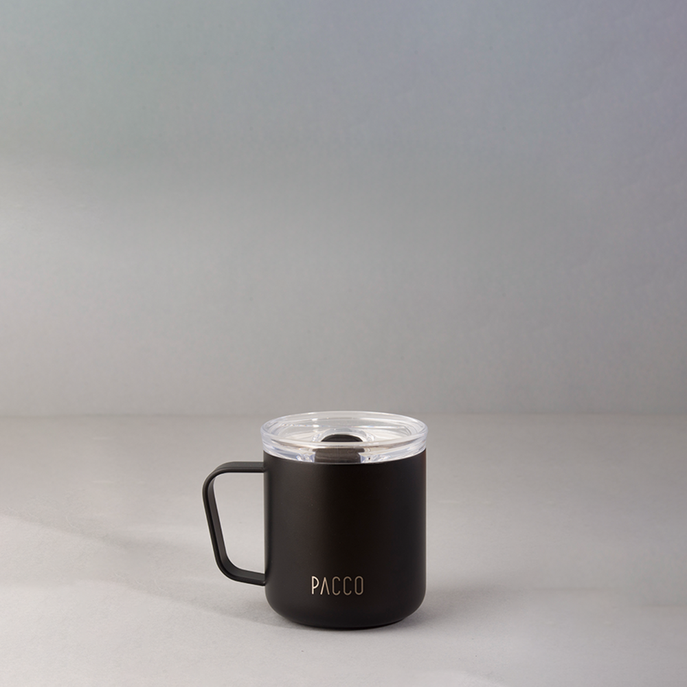 Caneca PACCO Fokus 295ml, design elegante, sabor puro, revestimento cerâmico PURETASTE® preserva o gosto original da bebida.