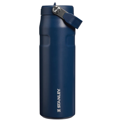 Garrafa Térmica Aerolight Flip Straw Stanley 710 ml Dark Navy, vista frontal com tampa fechada