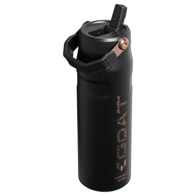 Garrafa Térmica Aerolight Flip Straw Stanley 710 ml Messi Black, vista frontal com tampa fechada, foto 40 de 142