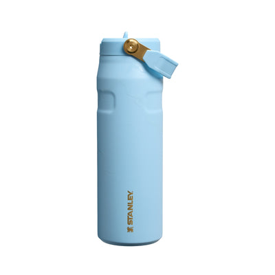 Garrafa Térmica Aerolight Flip Straw Stanley 710 ml Messi Blue, vista frontal com tampa fechada